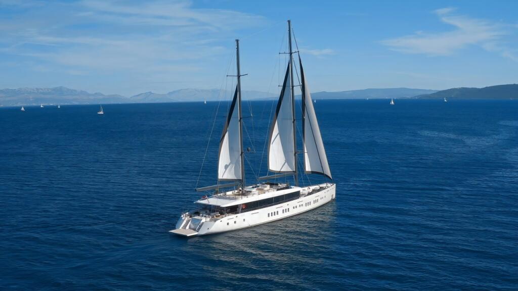 Luxury sailing yacht 