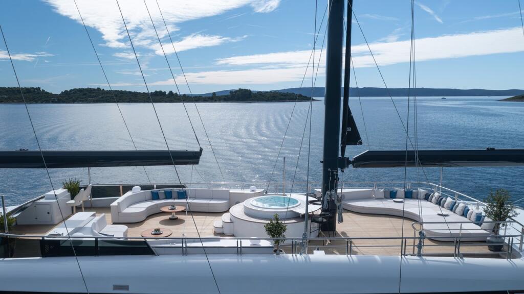 Luxury sailing yacht 