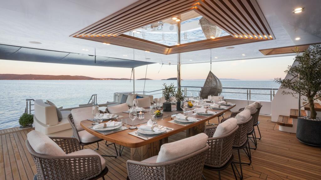 Luxury sailing yacht 