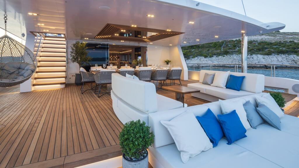 Luxury sailing yacht 