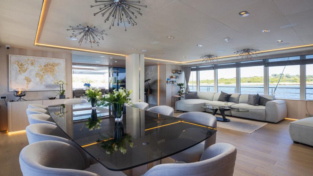 Luxury sailing yacht 