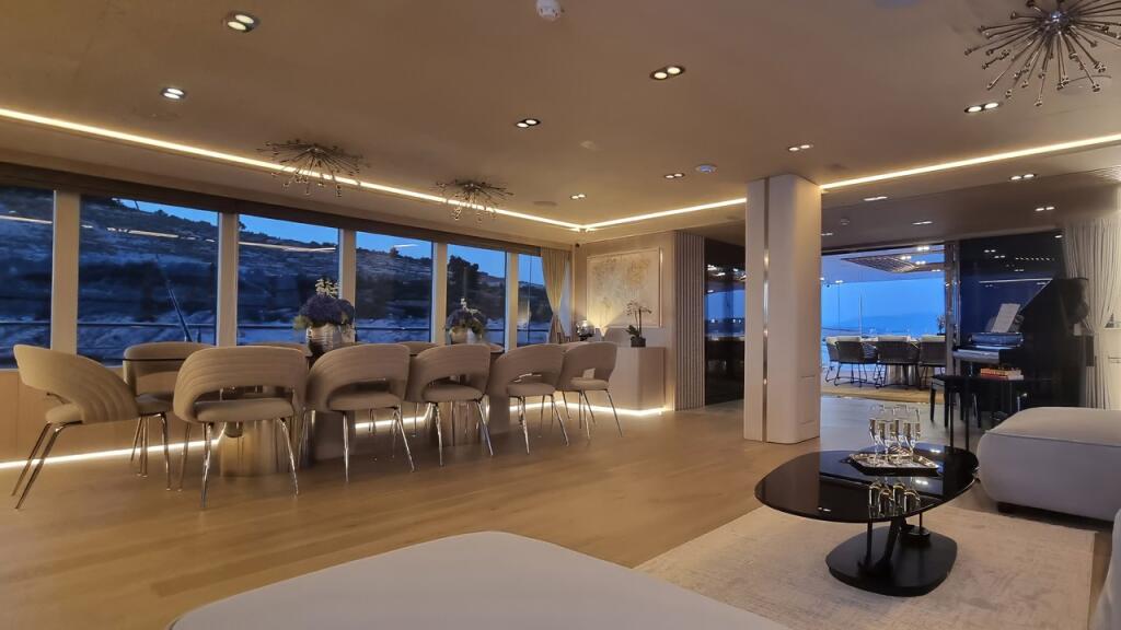 Luxury sailing yacht 