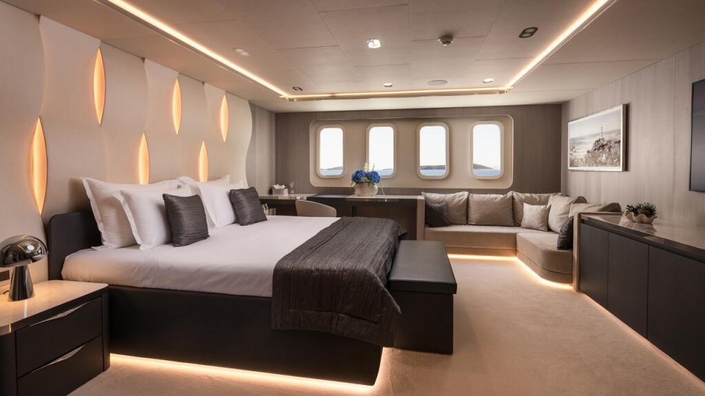 Luxury sailing yacht 