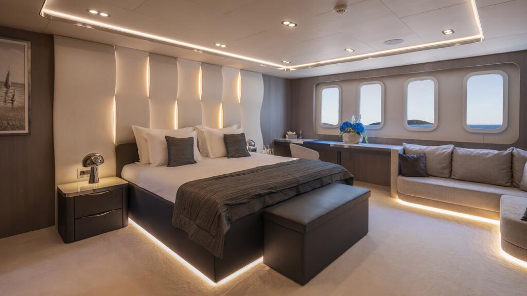 Luxury sailing yacht 