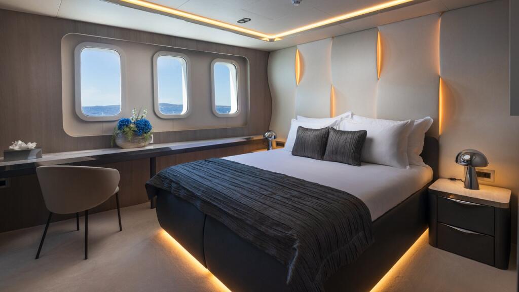Luxury sailing yacht 