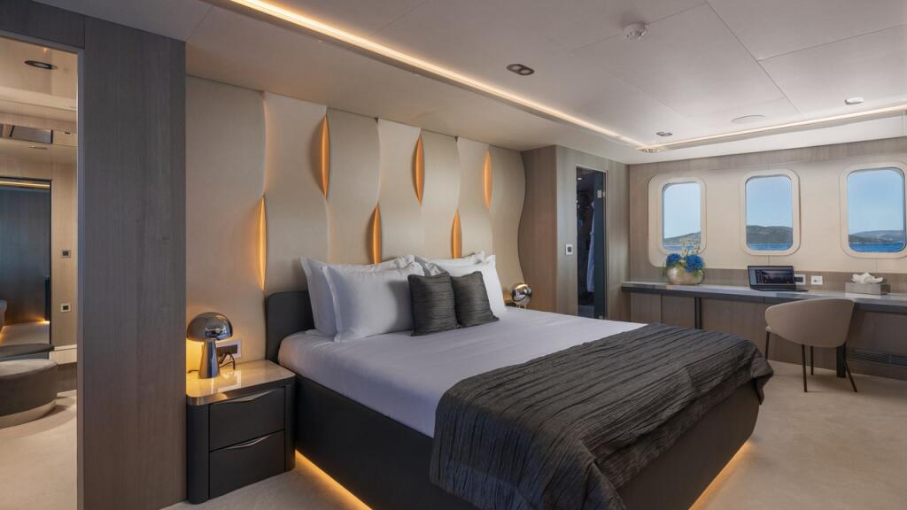 Luxury sailing yacht 