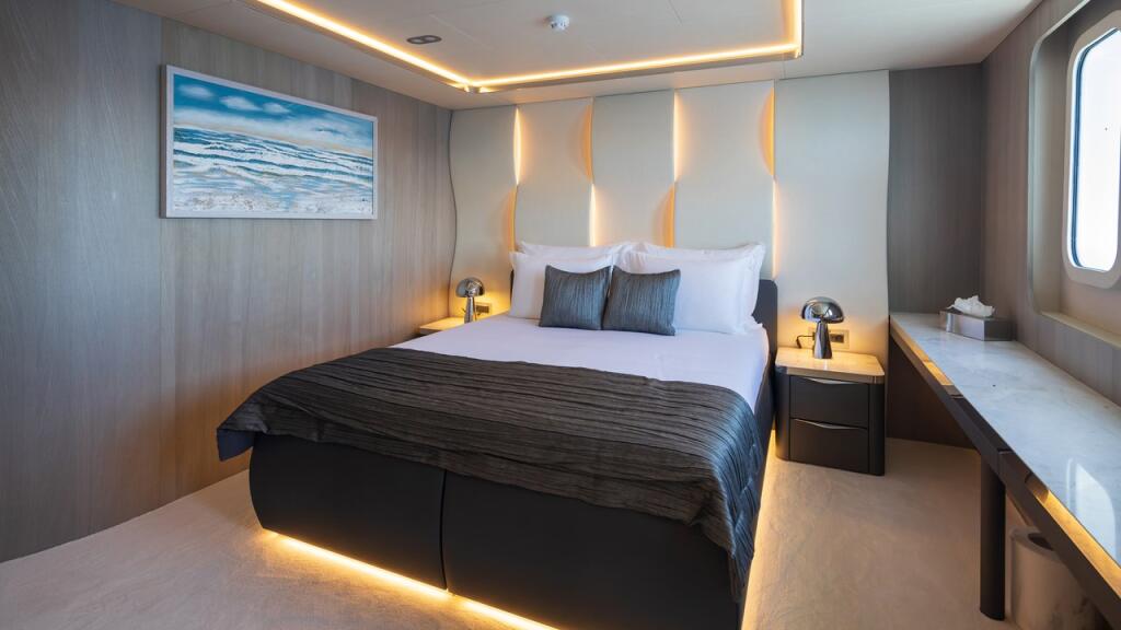 Luxury sailing yacht 