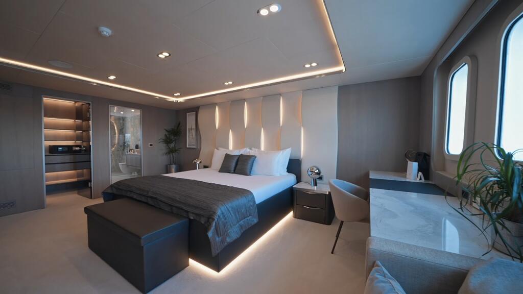 Luxury sailing yacht 