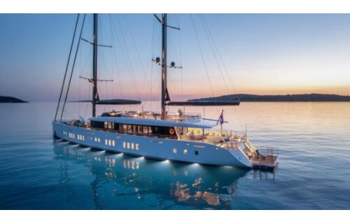 Luxury sailing yacht 
