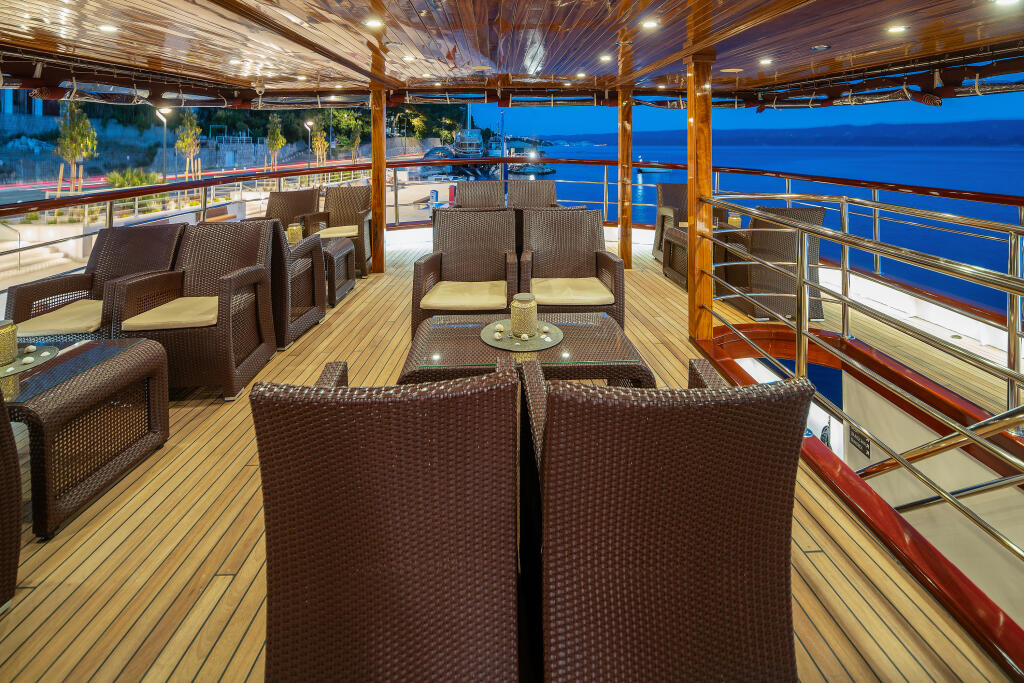 Motorsailer 