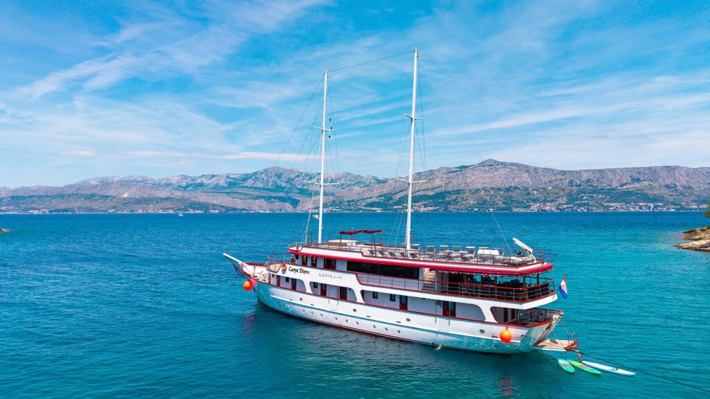 Motorsailer 