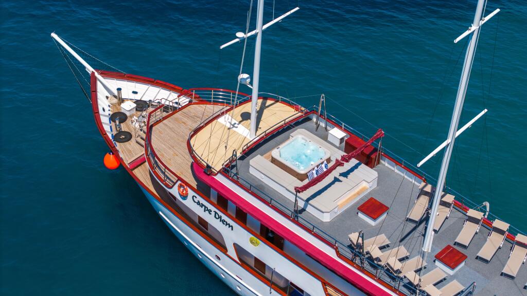 Motorsailer 