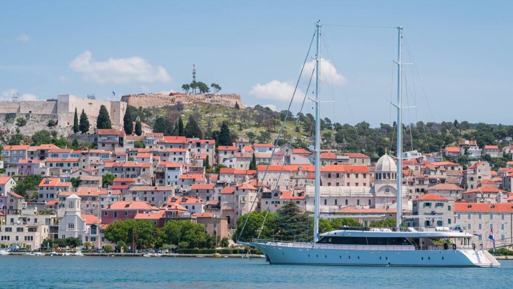 Luxury sailing yacht 