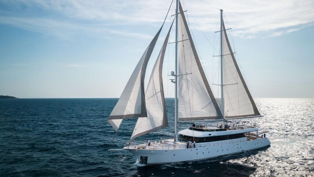 Luxury sailing yacht 