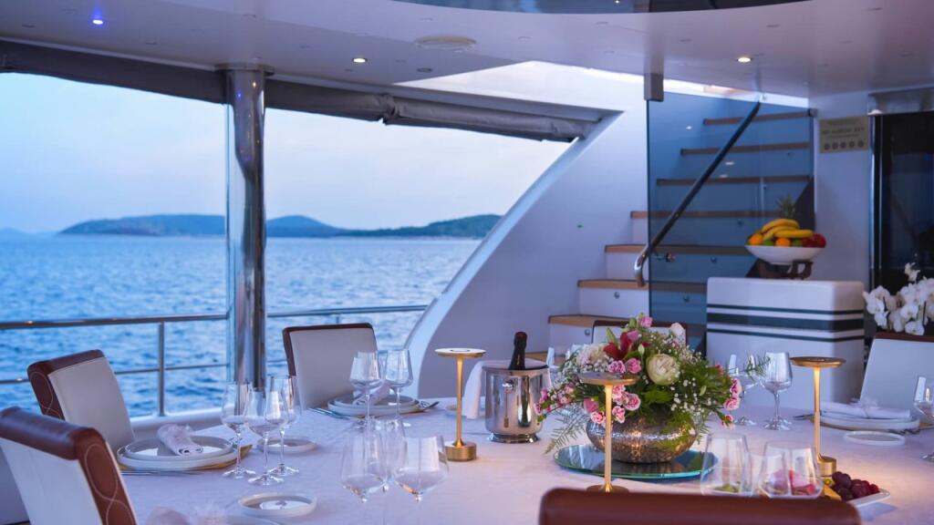 Luxury sailing yacht 