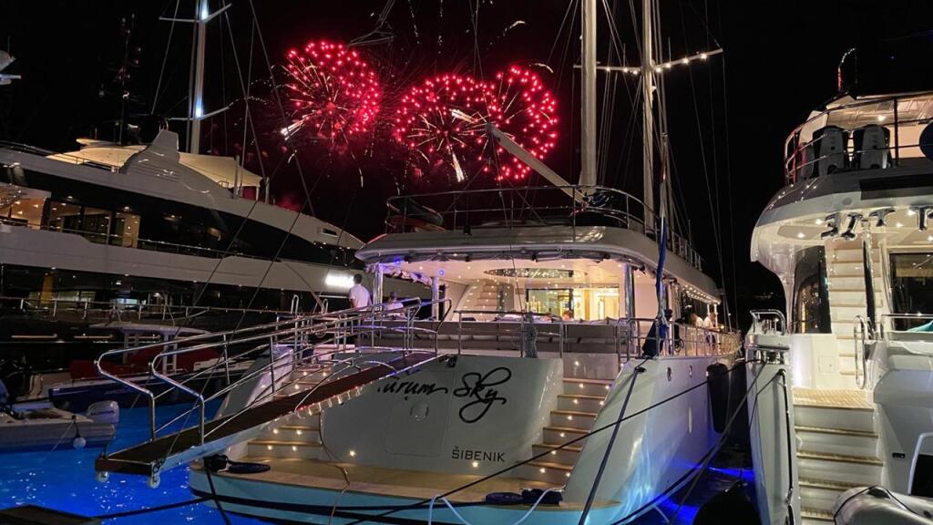 Luxury sailing yacht 