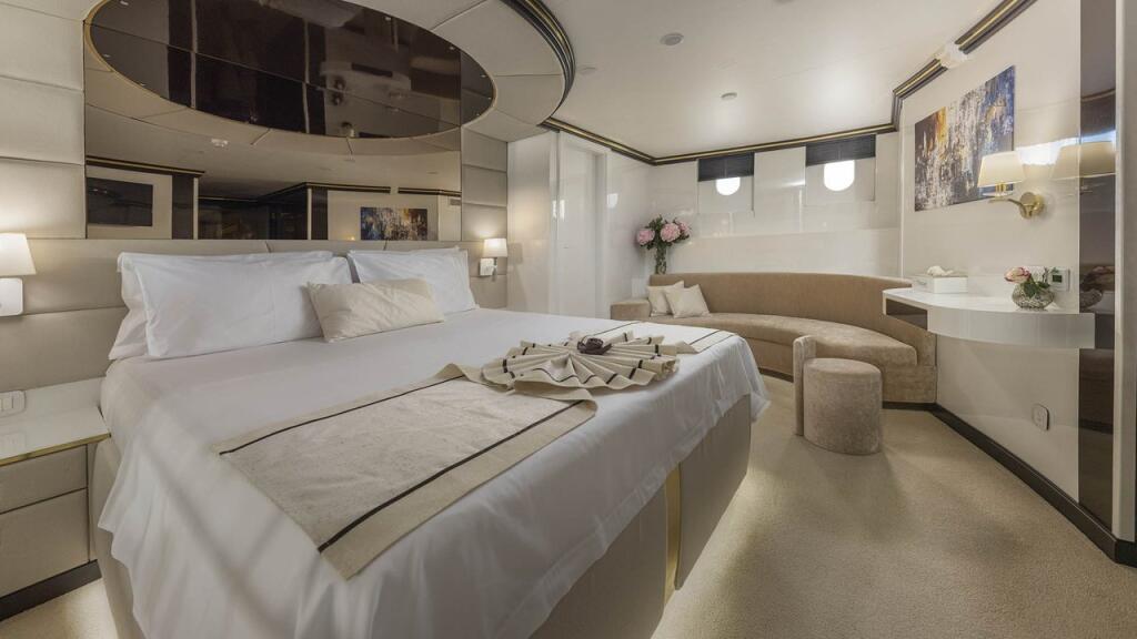Luxury sailing yacht 