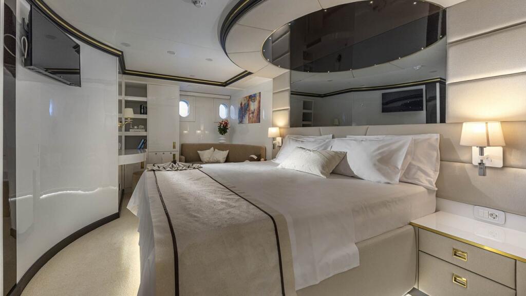 Luxury sailing yacht 