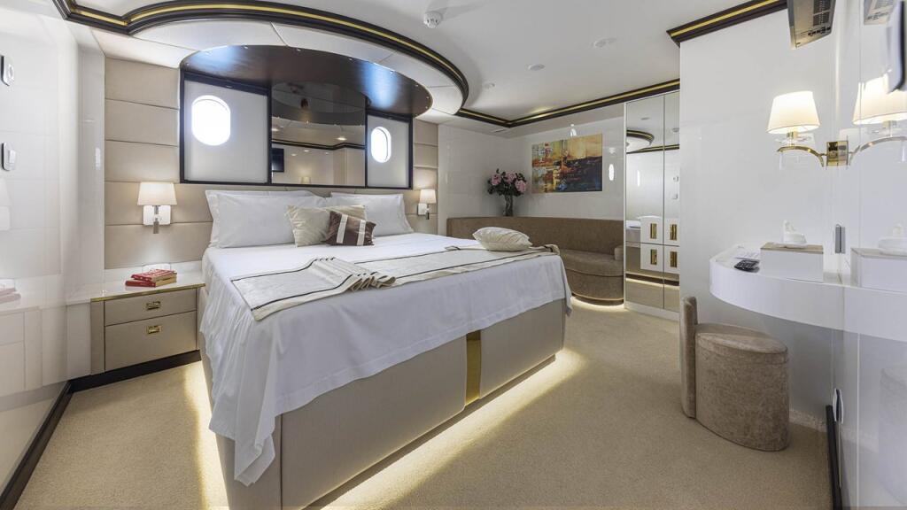 Luxury sailing yacht 