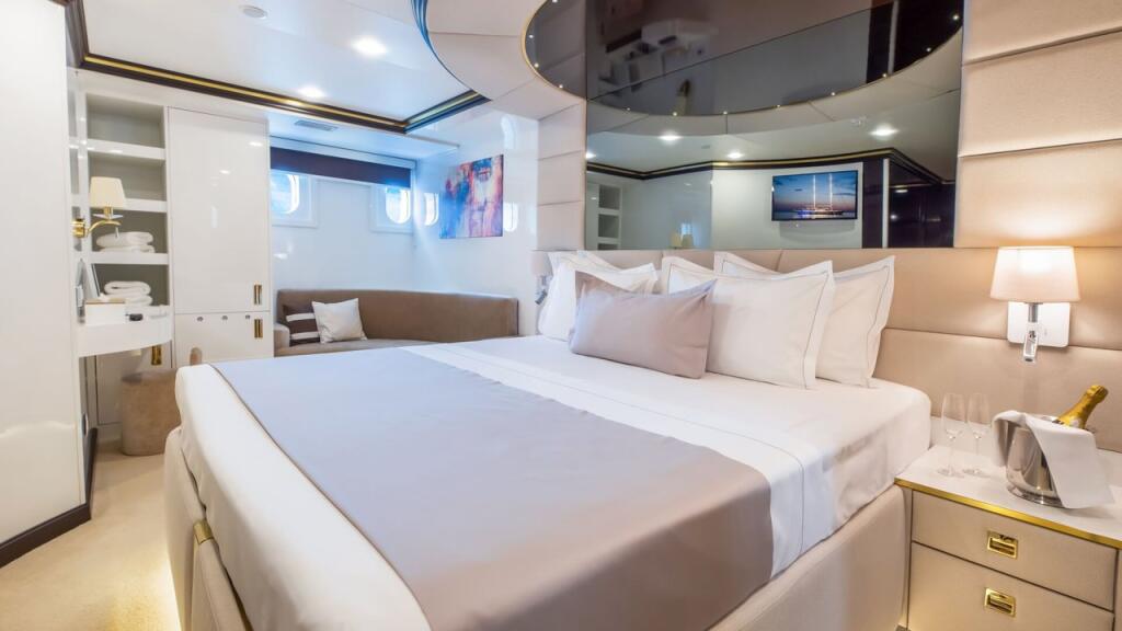 Luxury sailing yacht 
