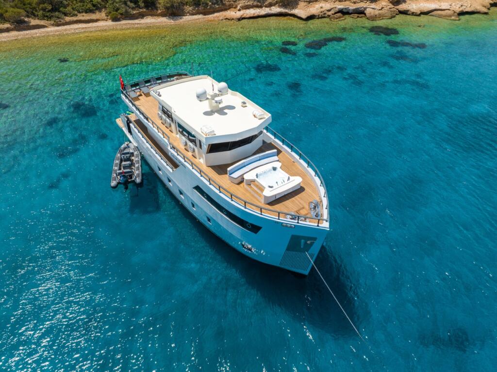Luxury motor yacht 