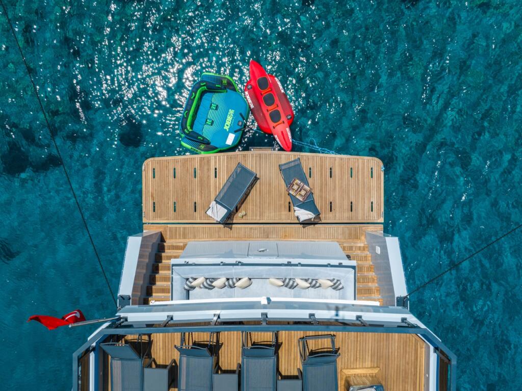 Luxury motor yacht 