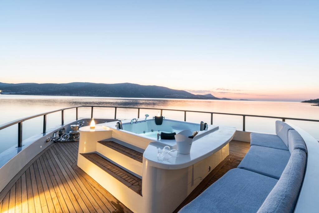 Luxury motor yacht 