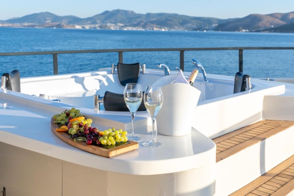 Luxury motor yacht 