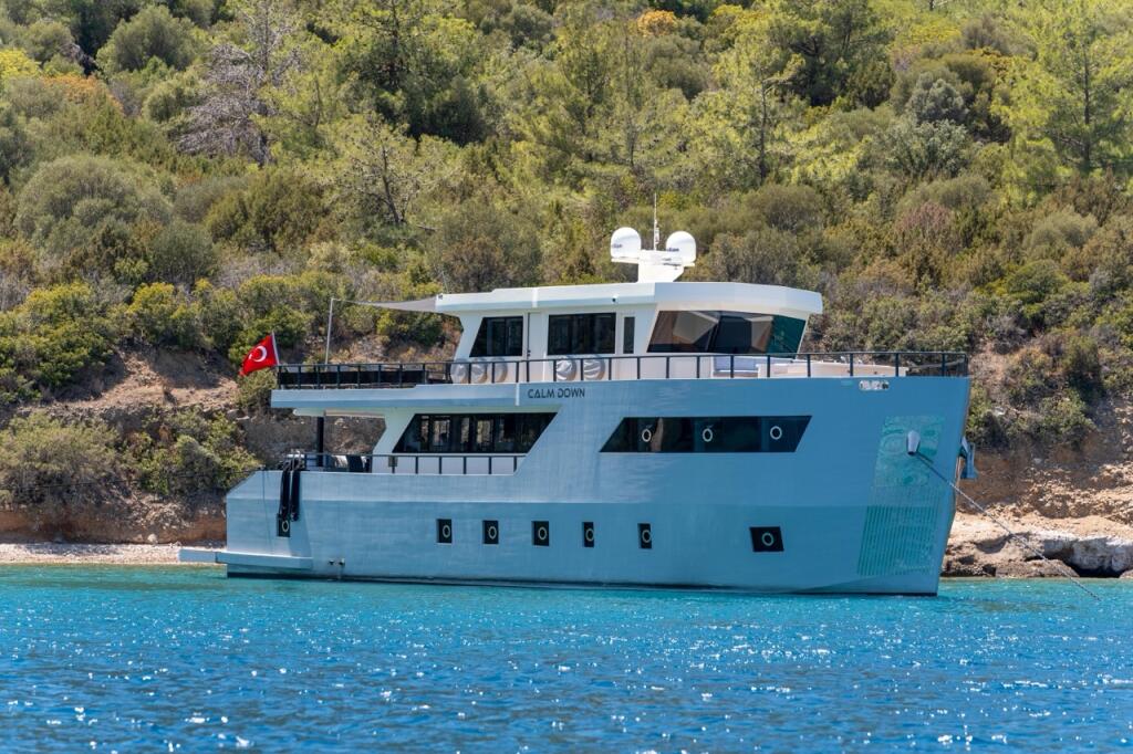 Luxury motor yacht 