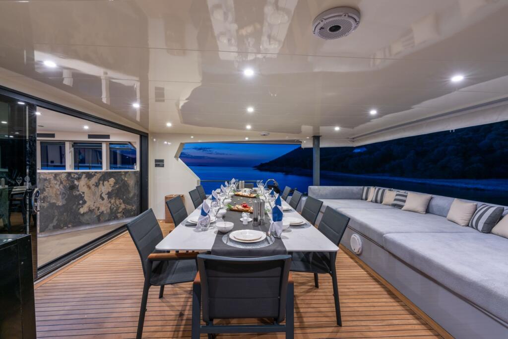 Luxury motor yacht 