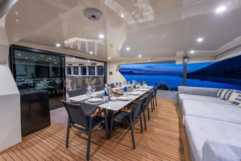 Luxury motor yacht 
