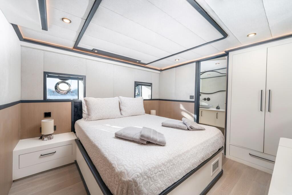 Luxury motor yacht 