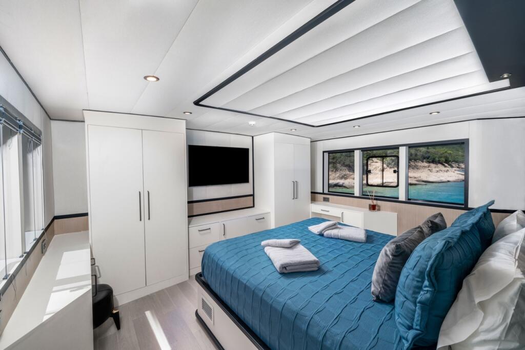 Luxury motor yacht 
