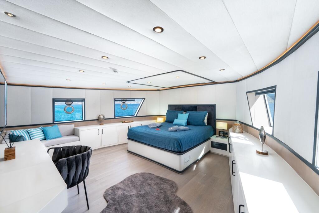 Luxury motor yacht 