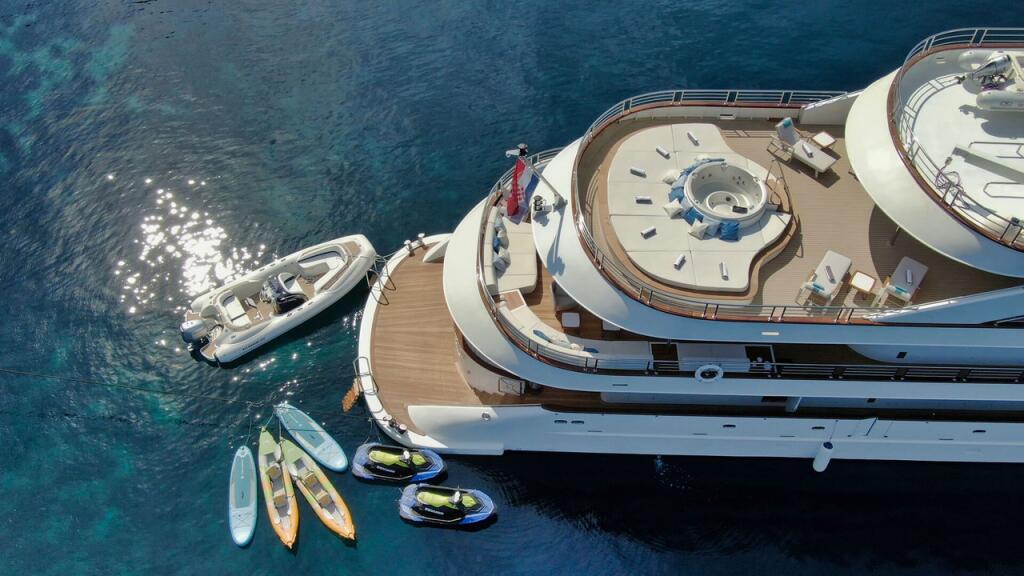 Luxury motor yacht 