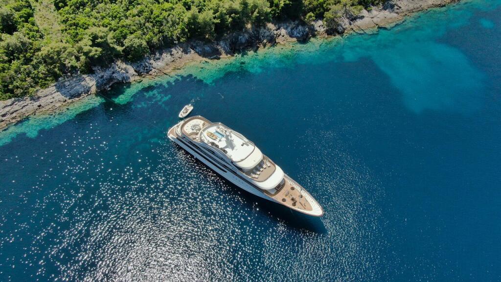 Luxury motor yacht 
