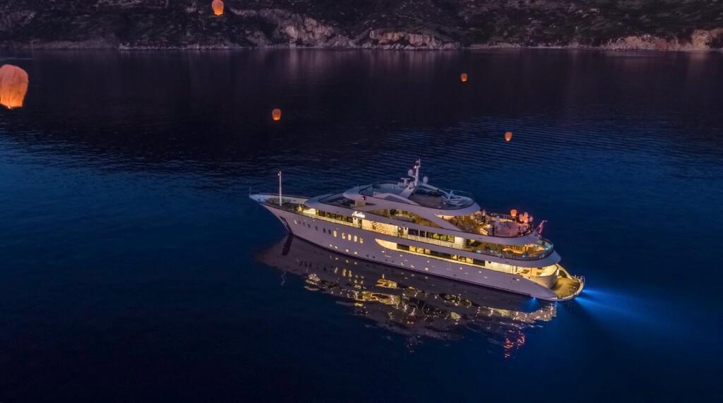 Luxury motor yacht 