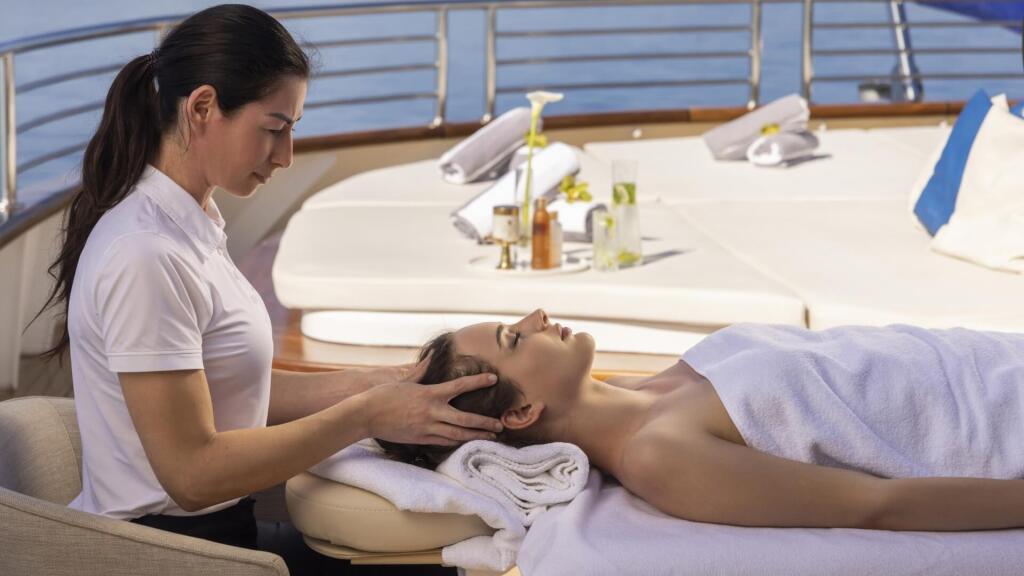 Luxury motor yacht 