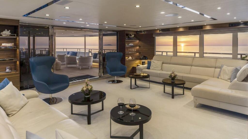 Luxury motor yacht 