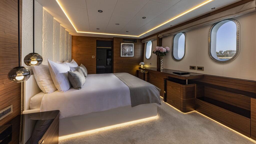 Luxury motor yacht 