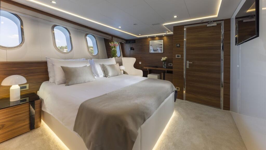 Luxury motor yacht 