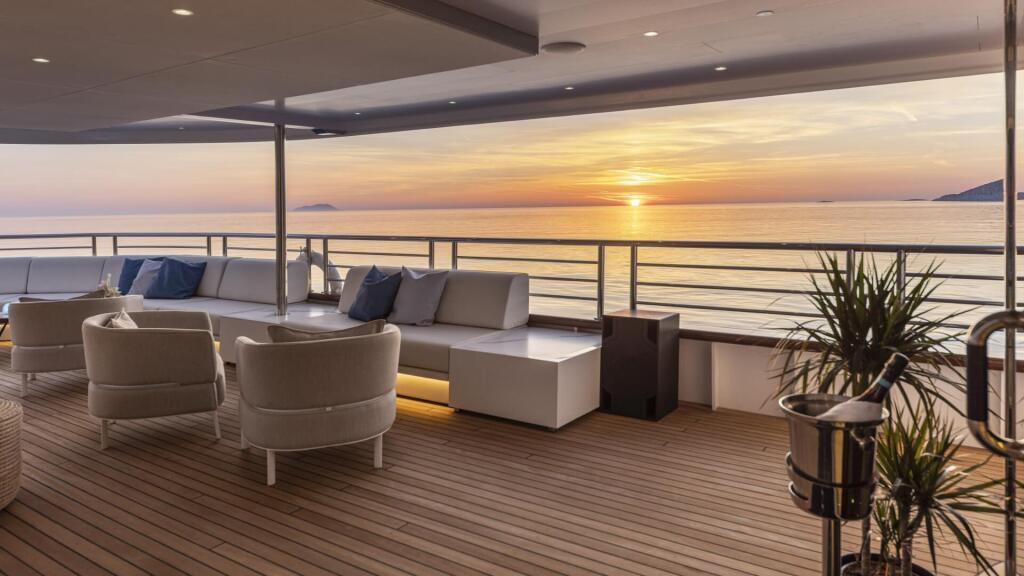 Luxury motor yacht 