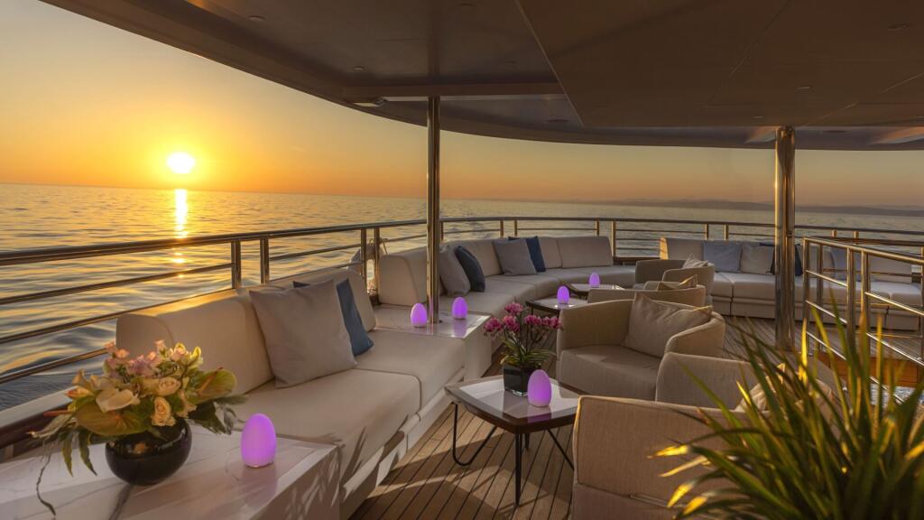 Luxury motor yacht 