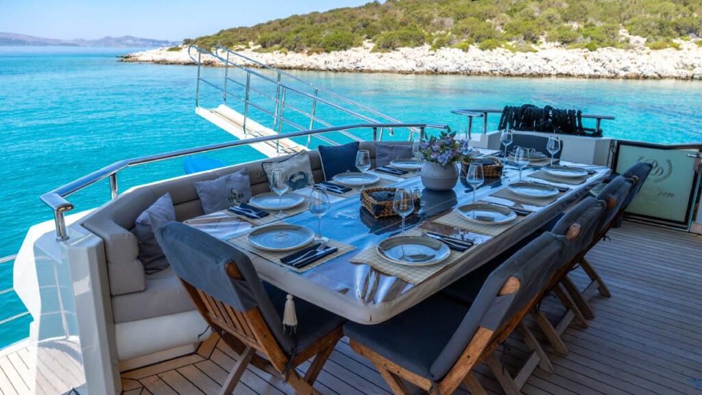 Luxury motor yacht 