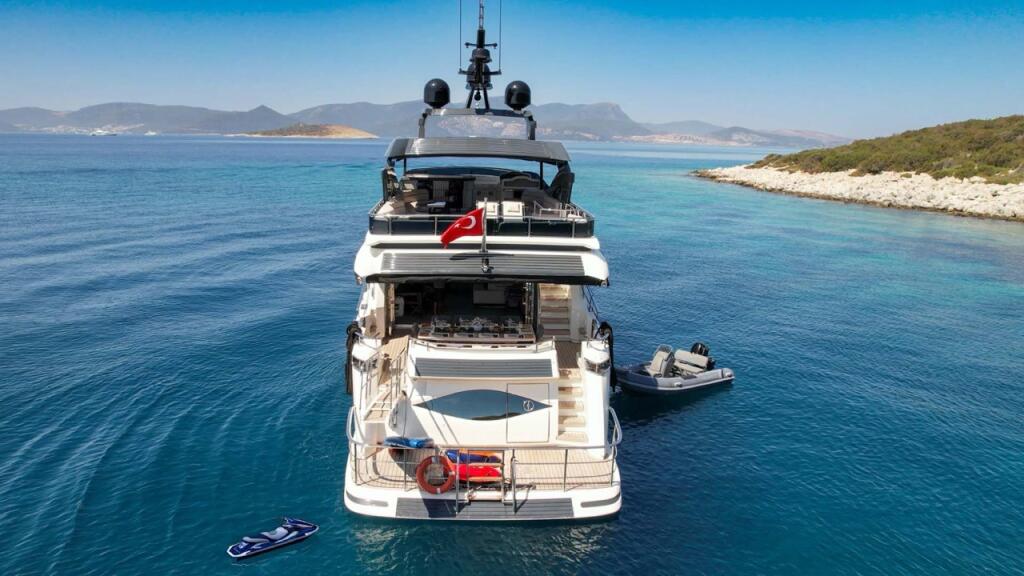 Luxury motor yacht 