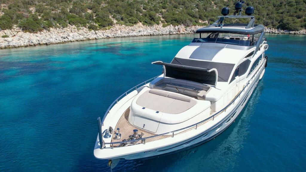 Luxury motor yacht 