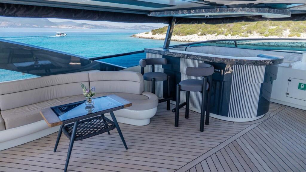 Luxury motor yacht 