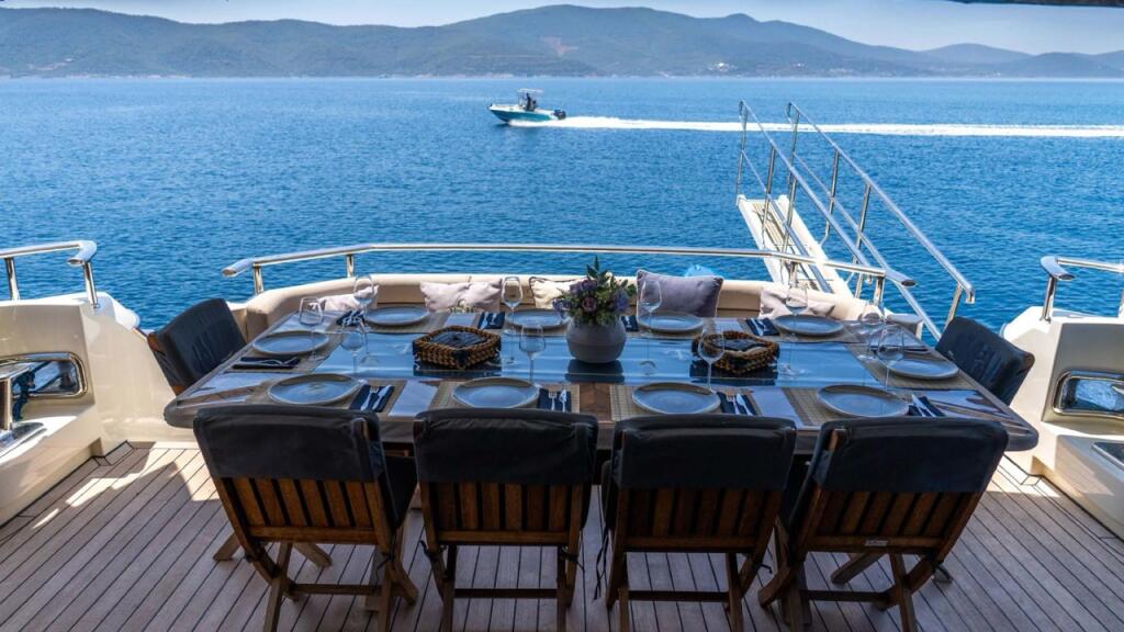 Luxury motor yacht 