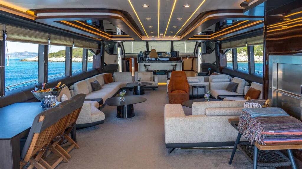 Luxury motor yacht 