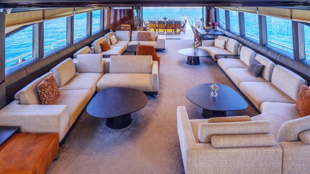 Luxury motor yacht 